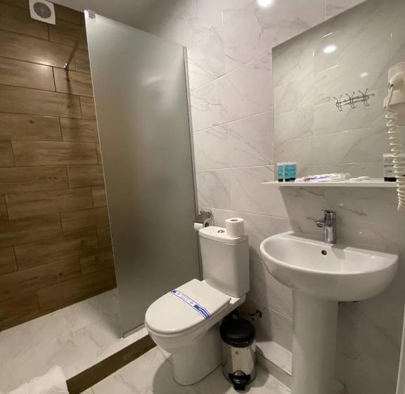 סוויטה עם מרפסת, Biruza Club