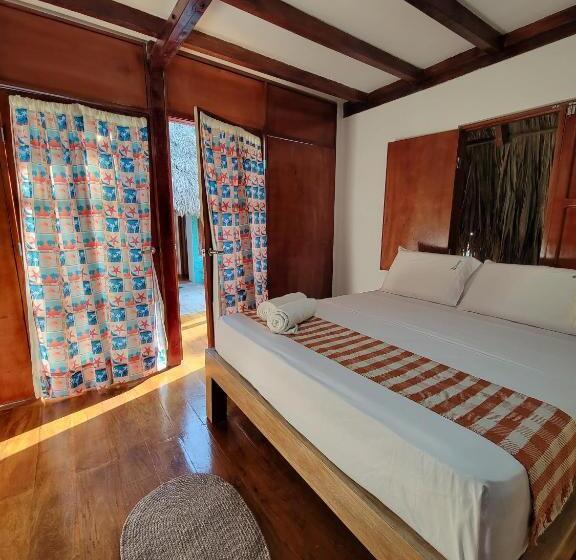 غرفة قياسية ثلاثية مزودة بتراس, Isla Los Erizos Ecohouse