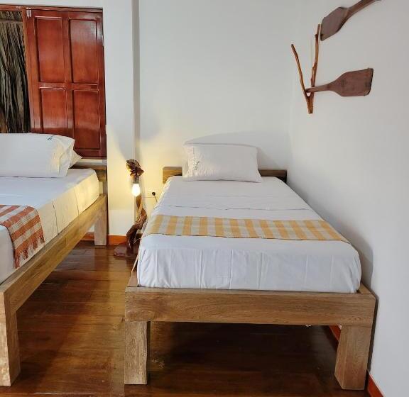 غرفة قياسية ثلاثية مزودة بتراس, Isla Los Erizos Ecohouse