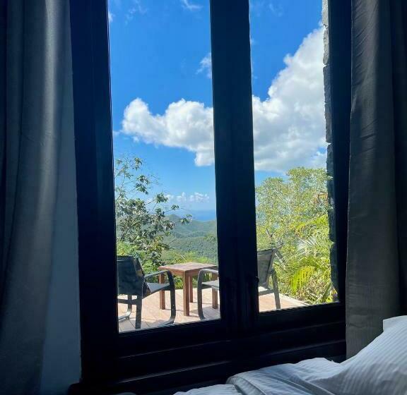 سوئیت با بالکن, The Paradise Peak Adults Only