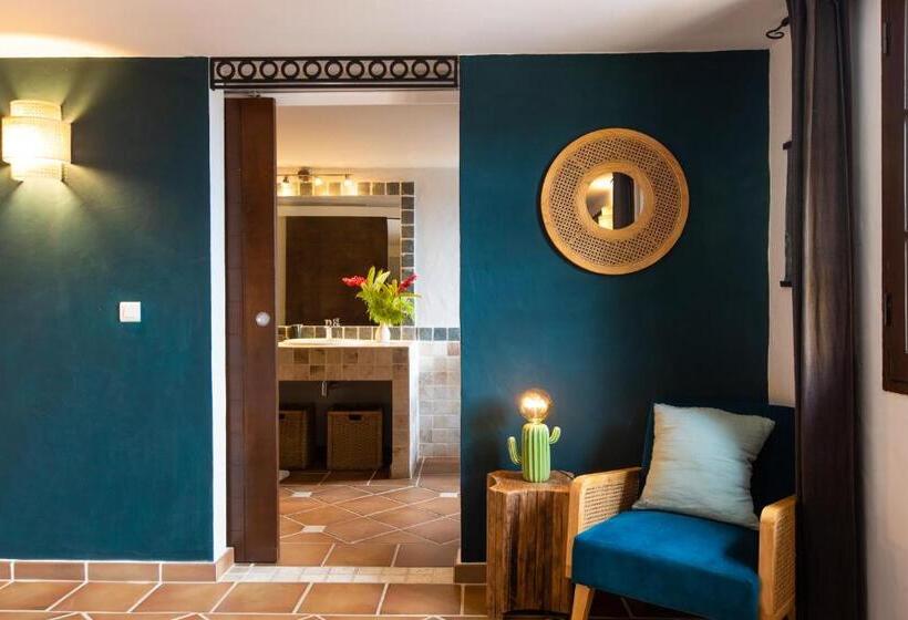 اتاق لوکس با تخت بزرگ, The Paradise Peak Adults Only