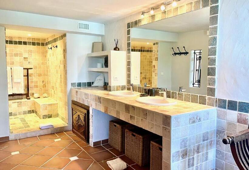 اتاق لوکس با تخت بزرگ, The Paradise Peak Adults Only