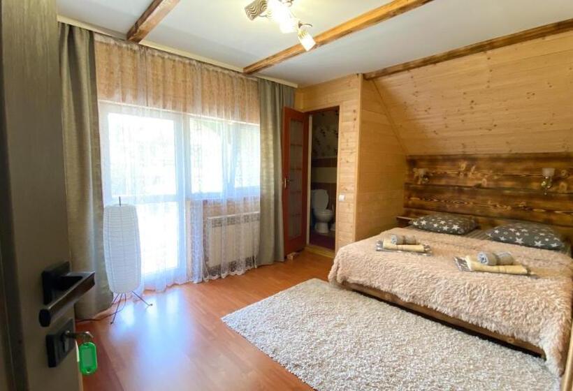 Familie Værelse Bjergudsigt, чотири сезони