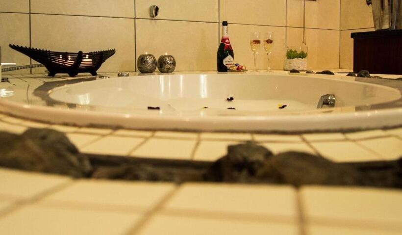 سوئیت با تخت بزرگ, Aps Guesthouse