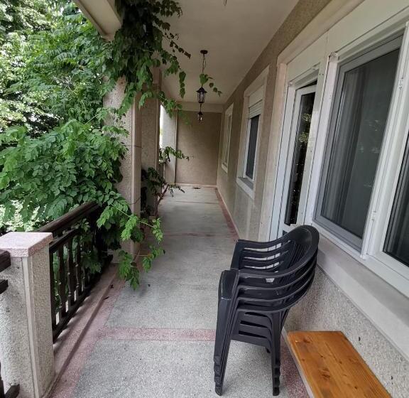 جناح, Vila Cristal Costinesti