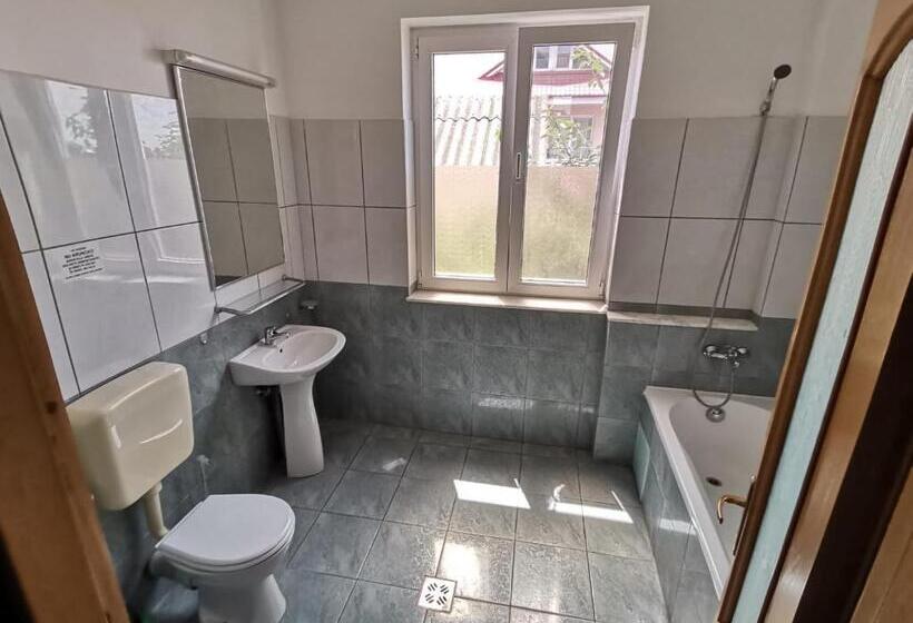 جناح, Vila Cristal Costinesti