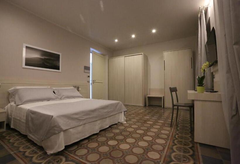 غرفة إدارية ثلاثية, Palazzo Belli