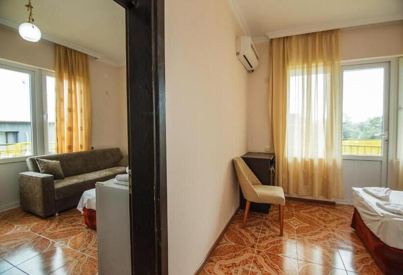 سوییت, Guest House Nia
