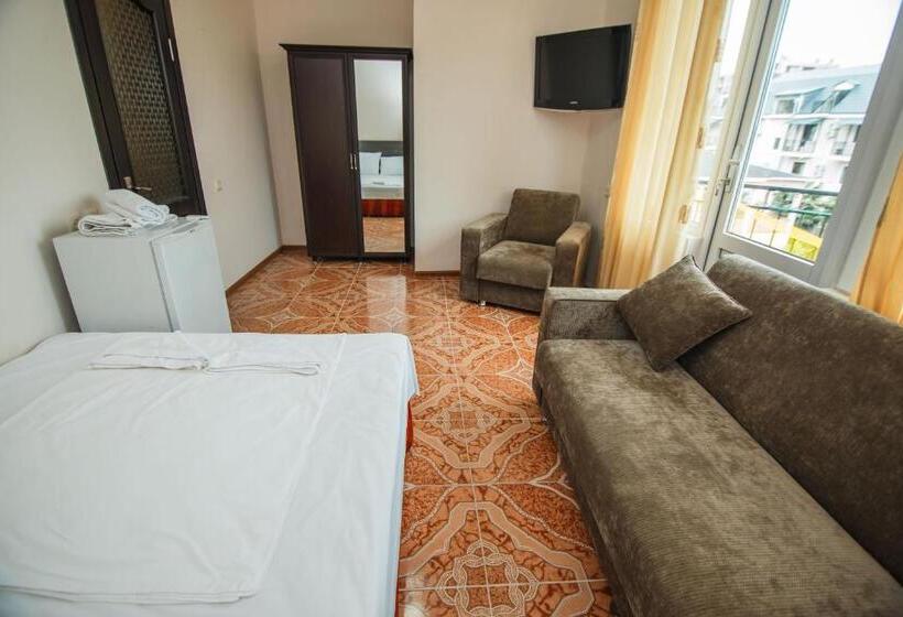 سوییت, Guest House Nia