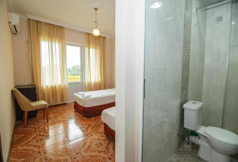 سوییت, Guest House Nia