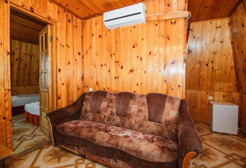 سوییت, Guest House Nia