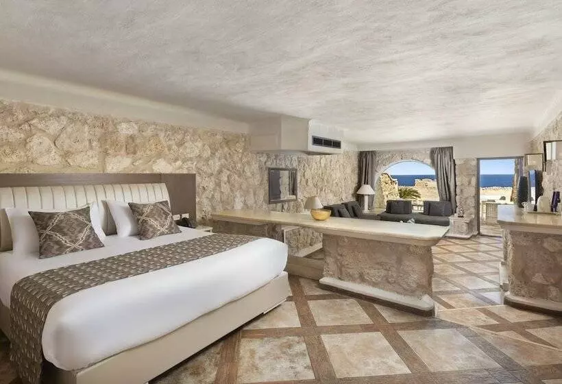 اتاق سه نفره دلوکس با چشمانداز دریا, Pickalbatros Citadel Resort Sahl Hasheesh