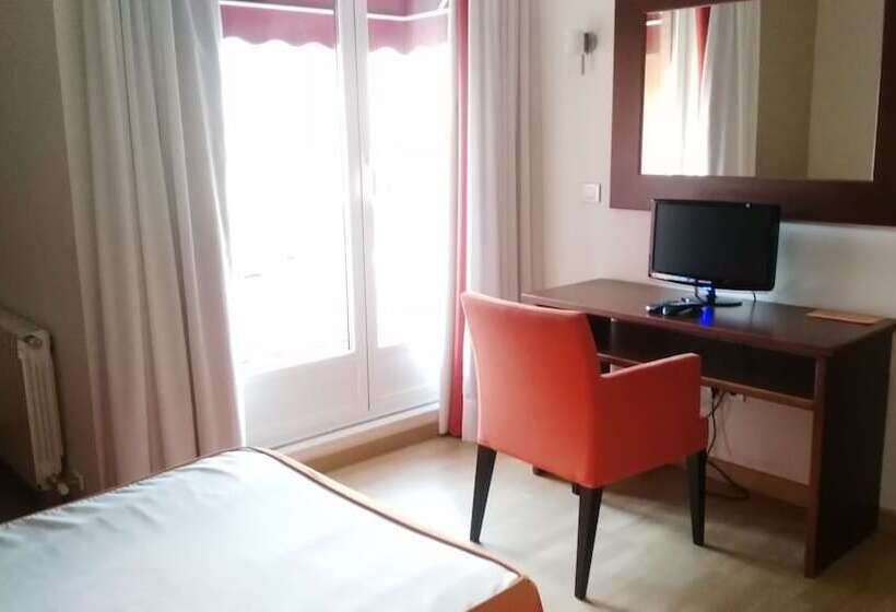 חדר סטנדרט לשלושה, Alfageme