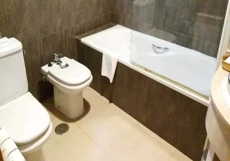 اتاق استاندارد سه نفره, Alfageme