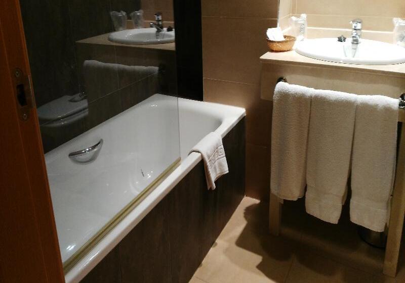 חדר סטנדרט לשלושה, Alfageme