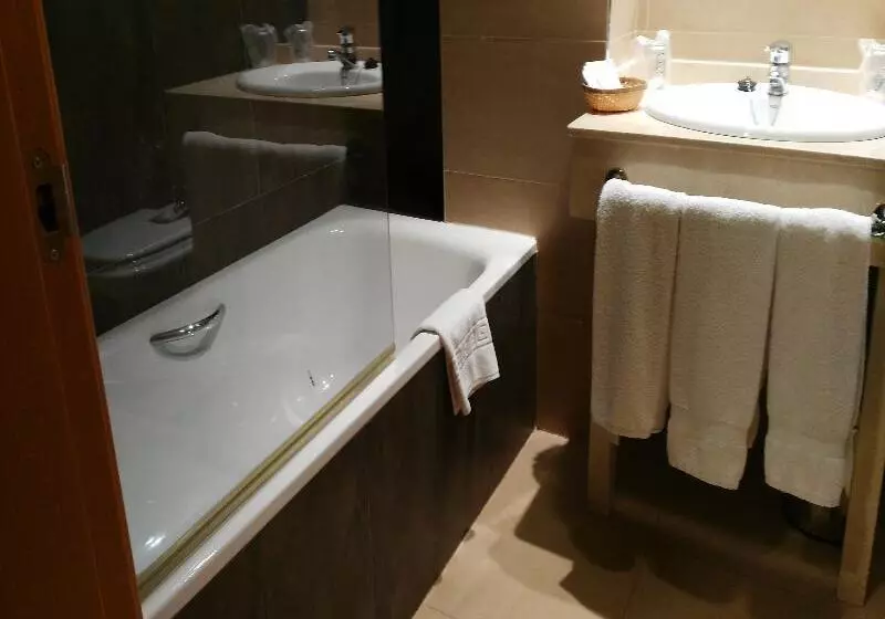 اتاق استاندارد سه نفره, Alfageme