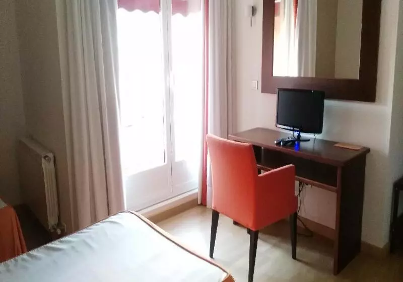 اتاق استاندارد سه نفره, Alfageme