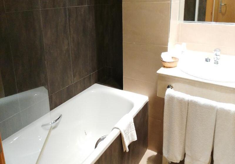 חדר סטנדרט לשלושה, Alfageme