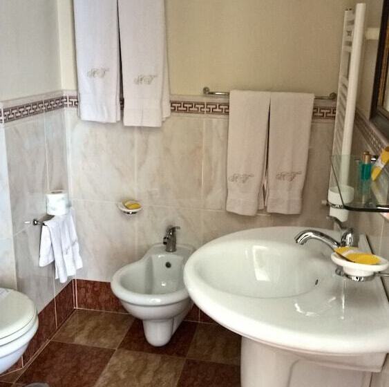 חדר סטנדרט לשלושה, Antichi Feudi Dimora D'Epoca