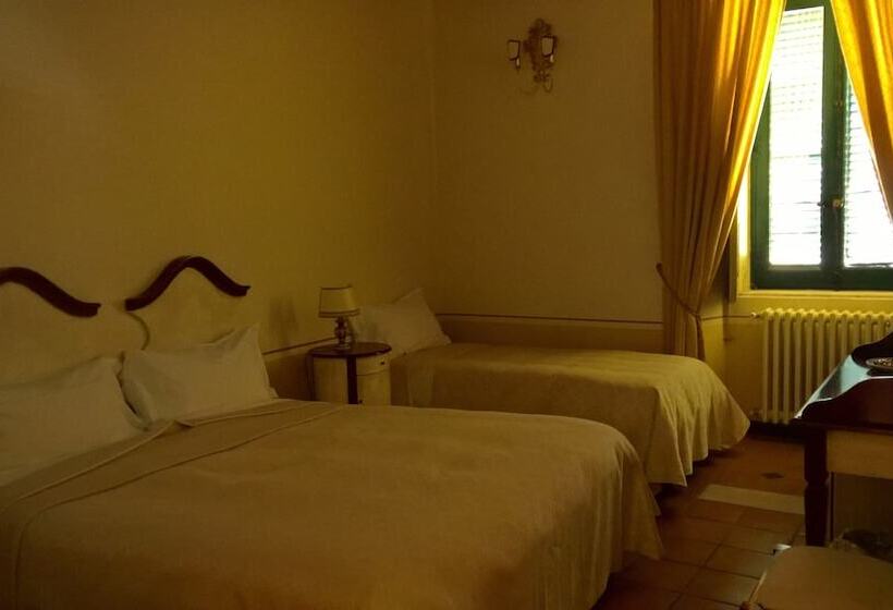 חדר סטנדרט לשלושה, Antichi Feudi Dimora D'Epoca