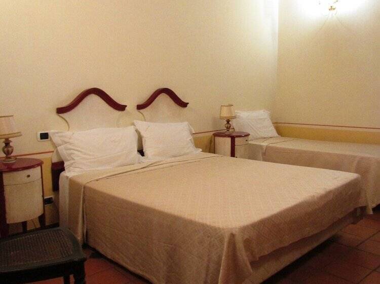 חדר סטנדרט לשלושה, Antichi Feudi Dimora D'Epoca