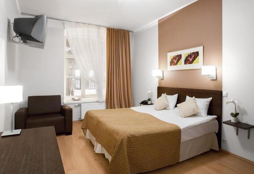 غرفة قياسية ثلاثية مطلة علي الحديقة, City Hotel Tallinn By Unique Hotels