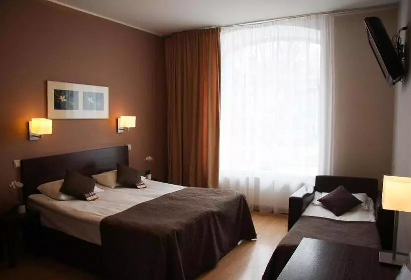اتاق استاندارد سه تخته با چشم‌انداز باغ, City Hotel Tallinn By Unique Hotels
