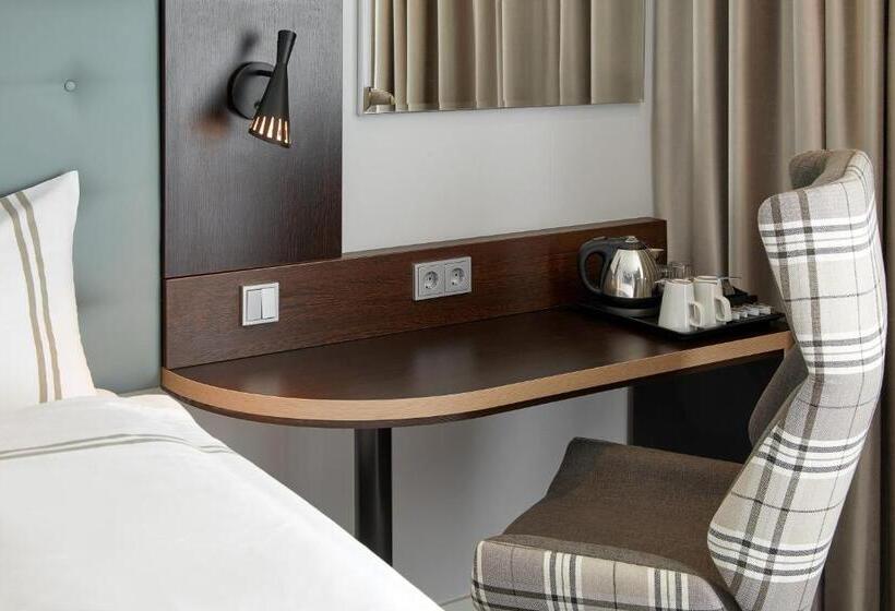 غرفة قياسية ثلاثية, Premier Inn Köln City Mediapark