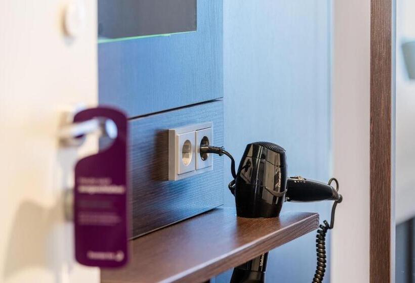Номер Стандарт Трехместный, Premier Inn Köln City Mediapark