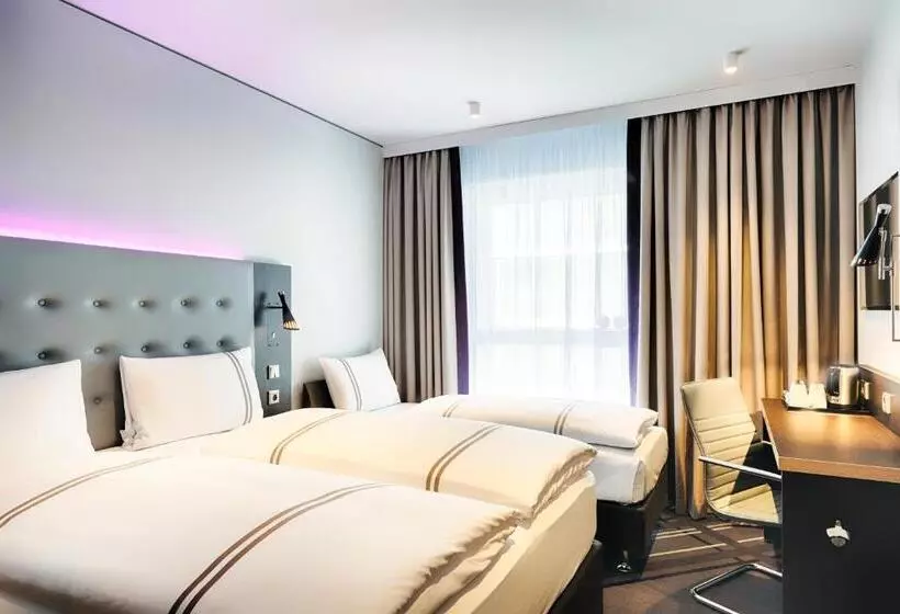 اتاق استاندارد سه نفره, Premier Inn Köln City Mediapark