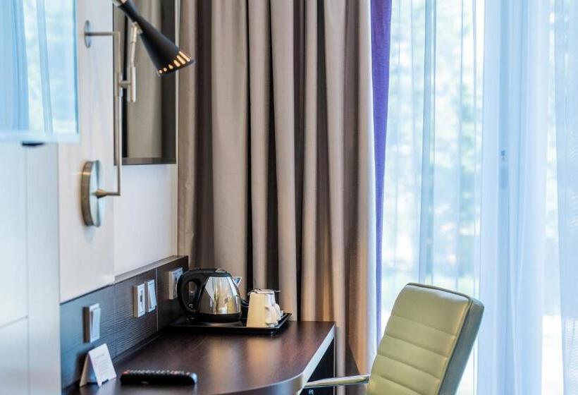 Номер Стандарт Адаптированный для Инвалидов, Premier Inn Köln City Mediapark