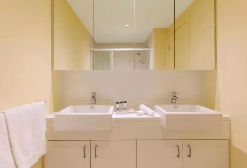 スタンダードスタジオ, Oaks Melbourne On Lonsdale Suites