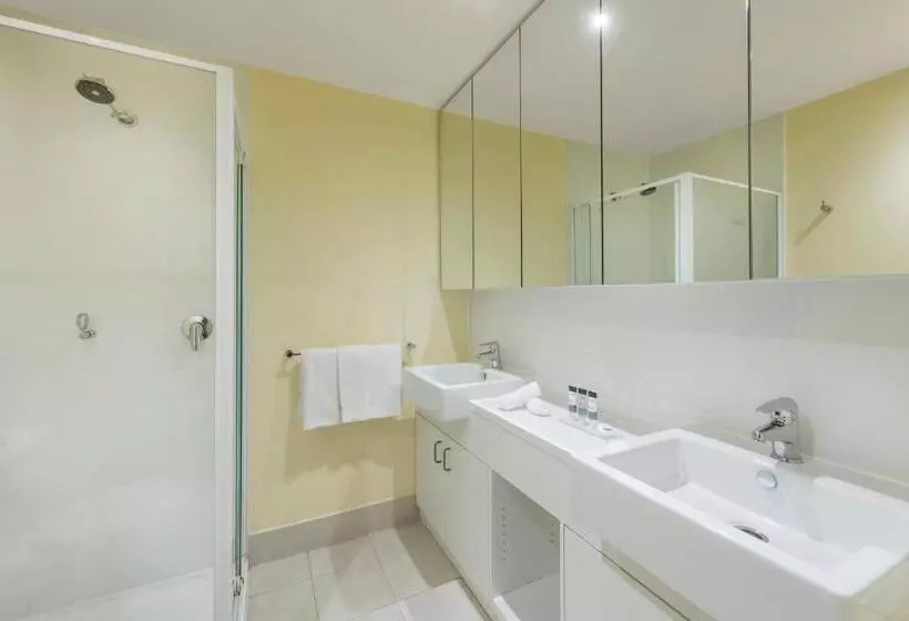 2 Bedrooms Apartment City View