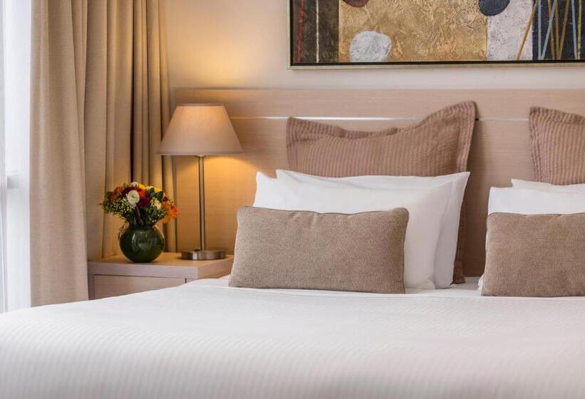 2 Bedrooms Apartment City View, Oaks Melbourne On Lonsdale Suites