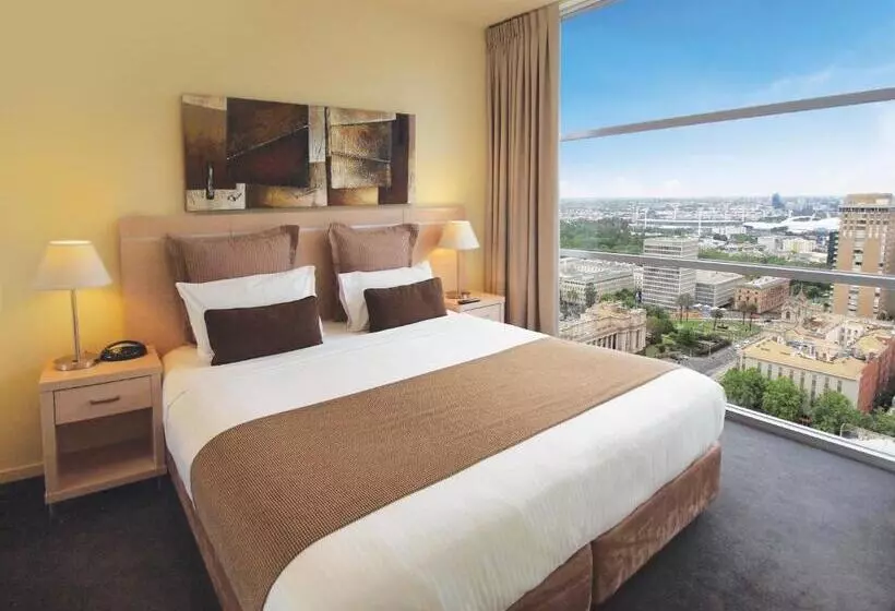2 Bedrooms Apartment City View, Oaks Melbourne On Lonsdale Suites