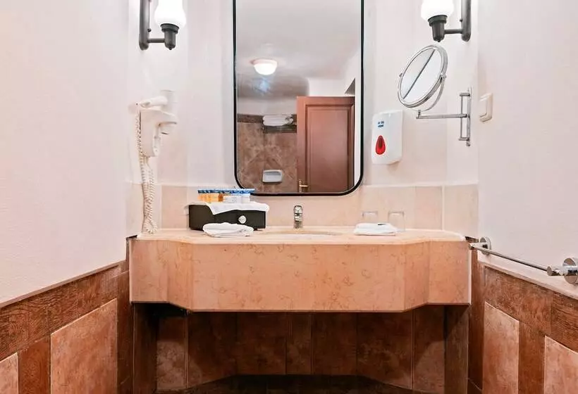اتاق سه نفره دلوکس با چشمانداز دریا, Pickalbatros Citadel Resort Sahl Hasheesh