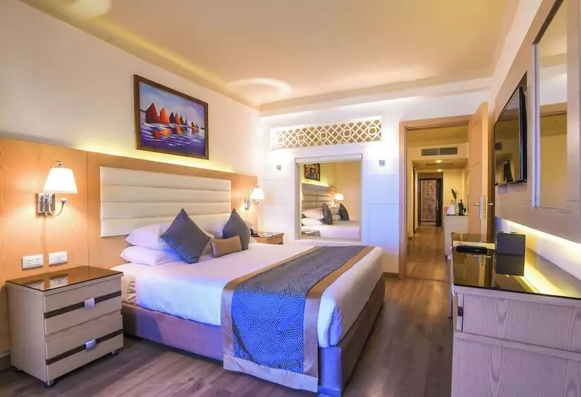 اتاق خانوادگی با چشمانداز دریا, Pickalbatros Citadel Resort Sahl Hasheesh