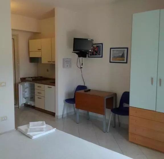 استودیو استاندارد با چشم‌انداز استخر, Residence Verde Pineta
