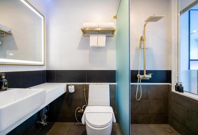 스탠다드 룸 킹사이즈 침대, Ratri Hotel Phuket Old Town