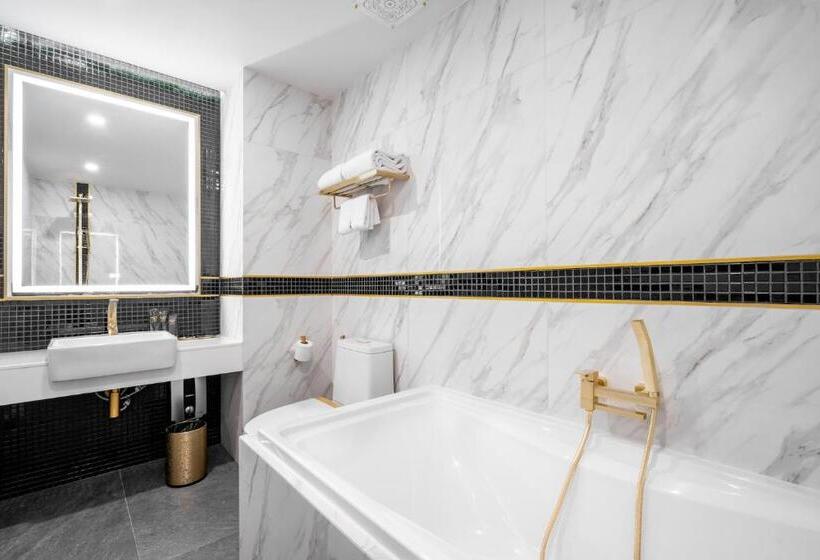 프리미엄 룸, Ratri Hotel Phuket Old Town