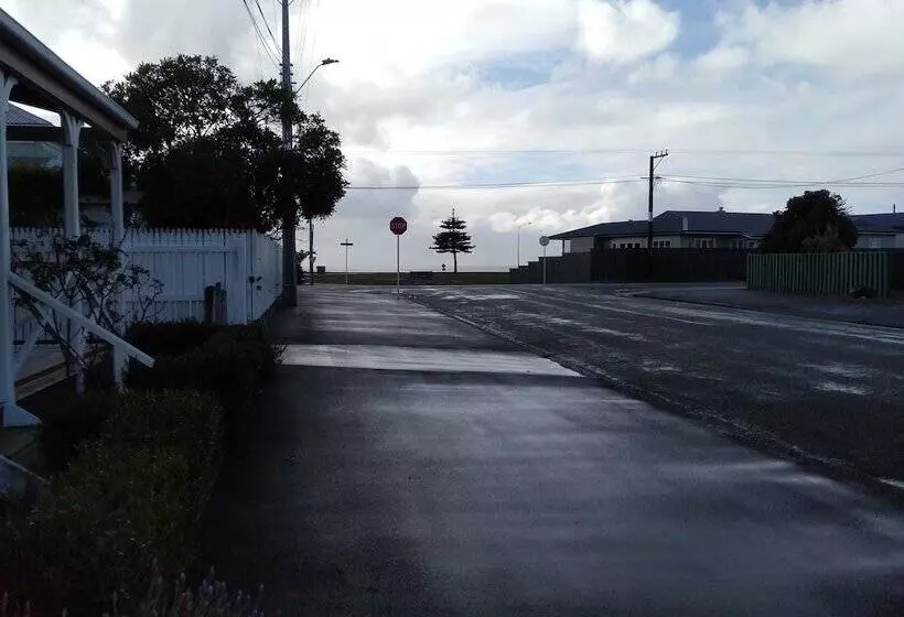 Premium-studio, Albatross Motel