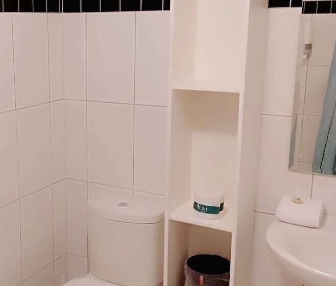 סטודיו פרמיום, Albatross Motel