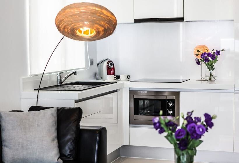 جناح ديلوكس, Byd Lofts   Boutique Hotel & Serviced Apartments   Patong Beach, Phuket