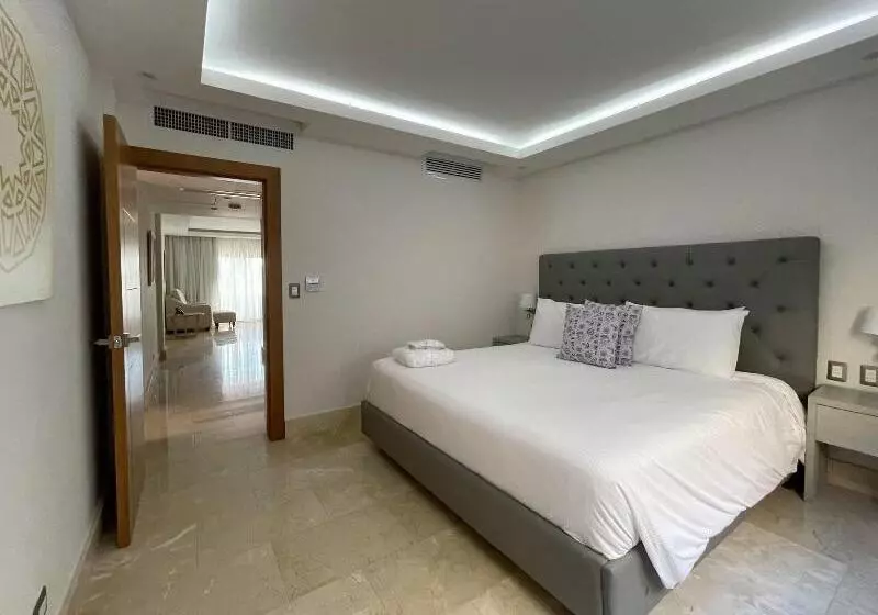 اتاق لوکس با وان آب گرم, Andamania Beach Resort, Khaolak Sha Plus