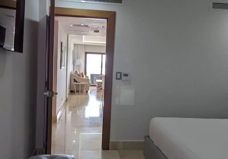 اتاق لوکس با وان آب گرم, Andamania Beach Resort, Khaolak Sha Plus