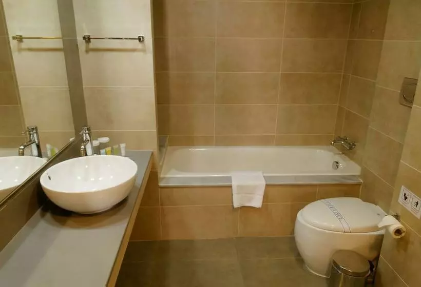 سوییت سوپریور, Capital Coast Resort And Spa