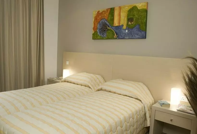 سوییت سوپریور, Capital Coast Resort And Spa