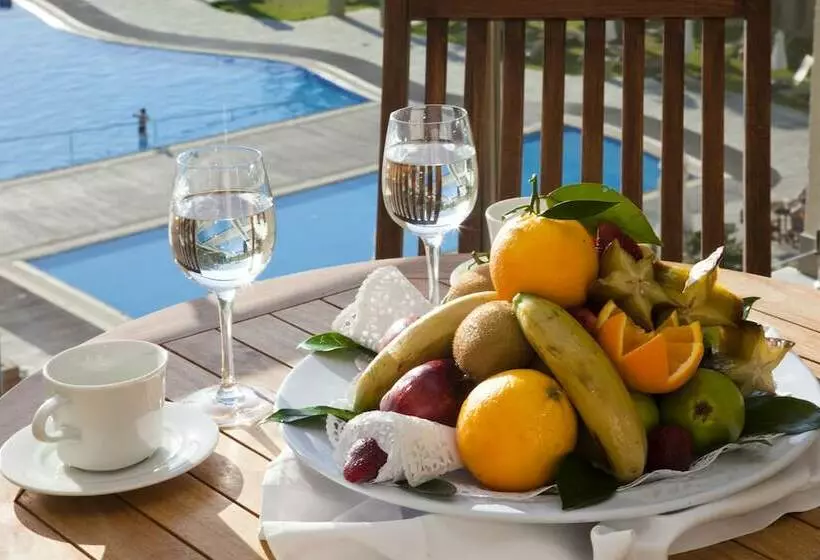سوییت سوپریور با چشم‌انداز دریا, Capital Coast Resort And Spa