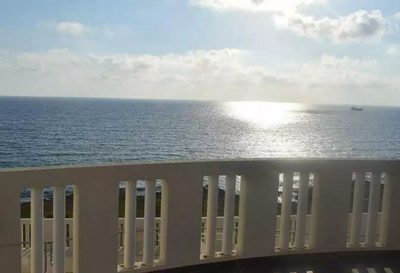سوئیت اجرایی با چشم‌انداز دریا, Capital Coast Resort And Spa