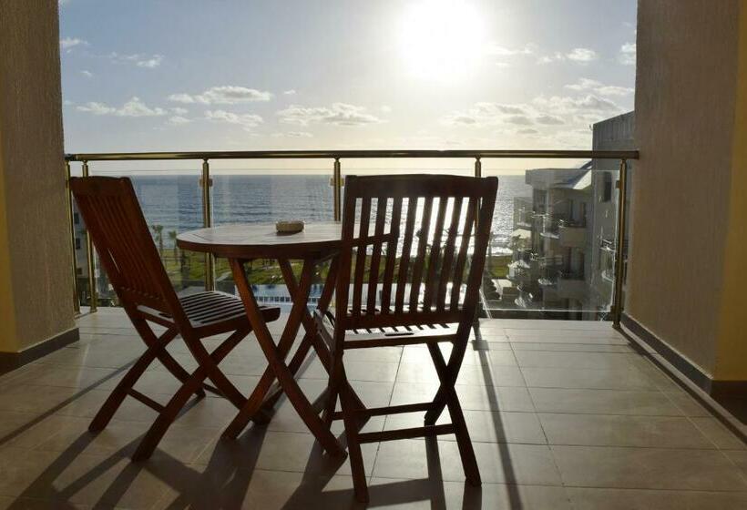 غرفة قياسية مطلّة علي البحر, Capital Coast Resort And Spa